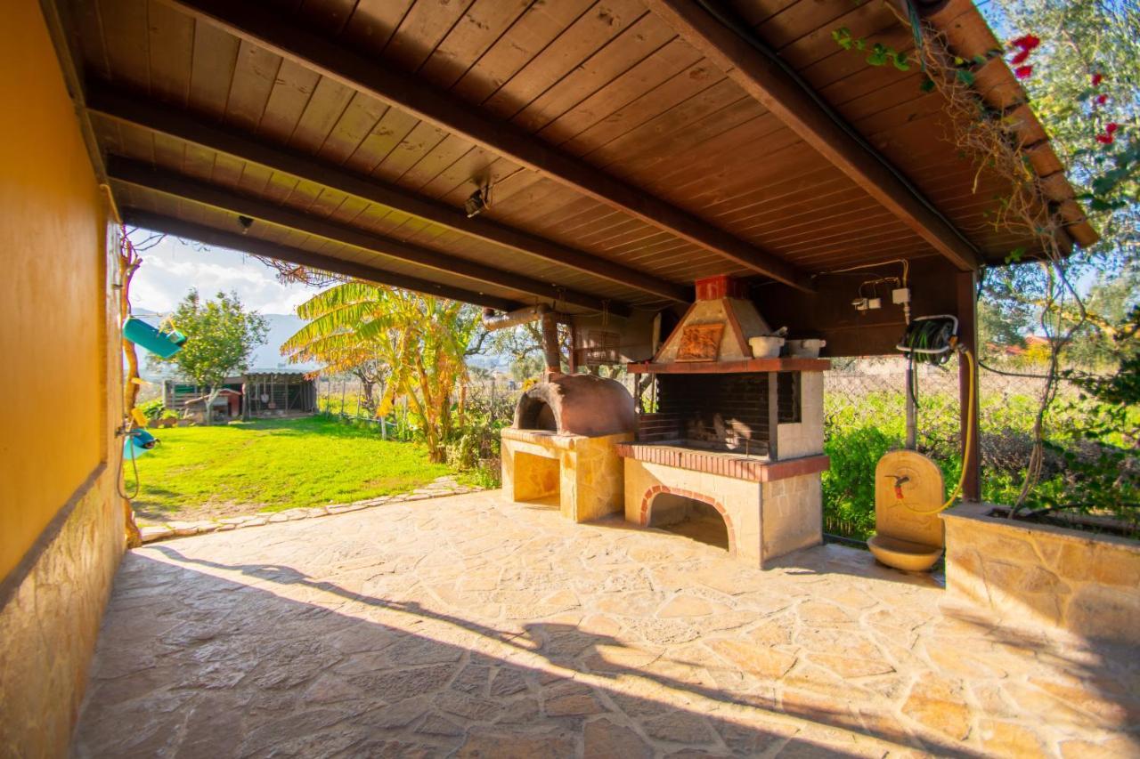 Loukas Farm House Agios Kirikos  ภายนอก รูปภาพ